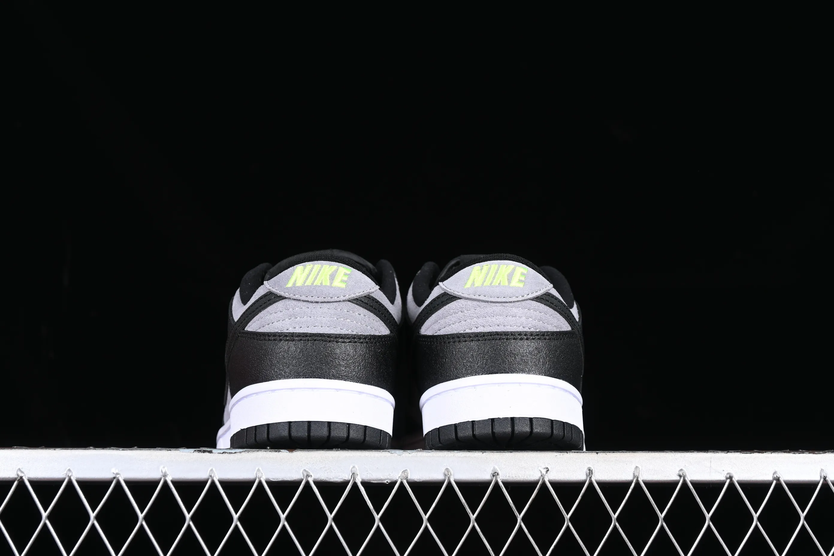 All categories Nk SB Dunk series Nk SB Dunk Low low-top sneakers Nk Dunk Low fluorescent green black gray small hook SB retro low-top sneakers FQ2205-001